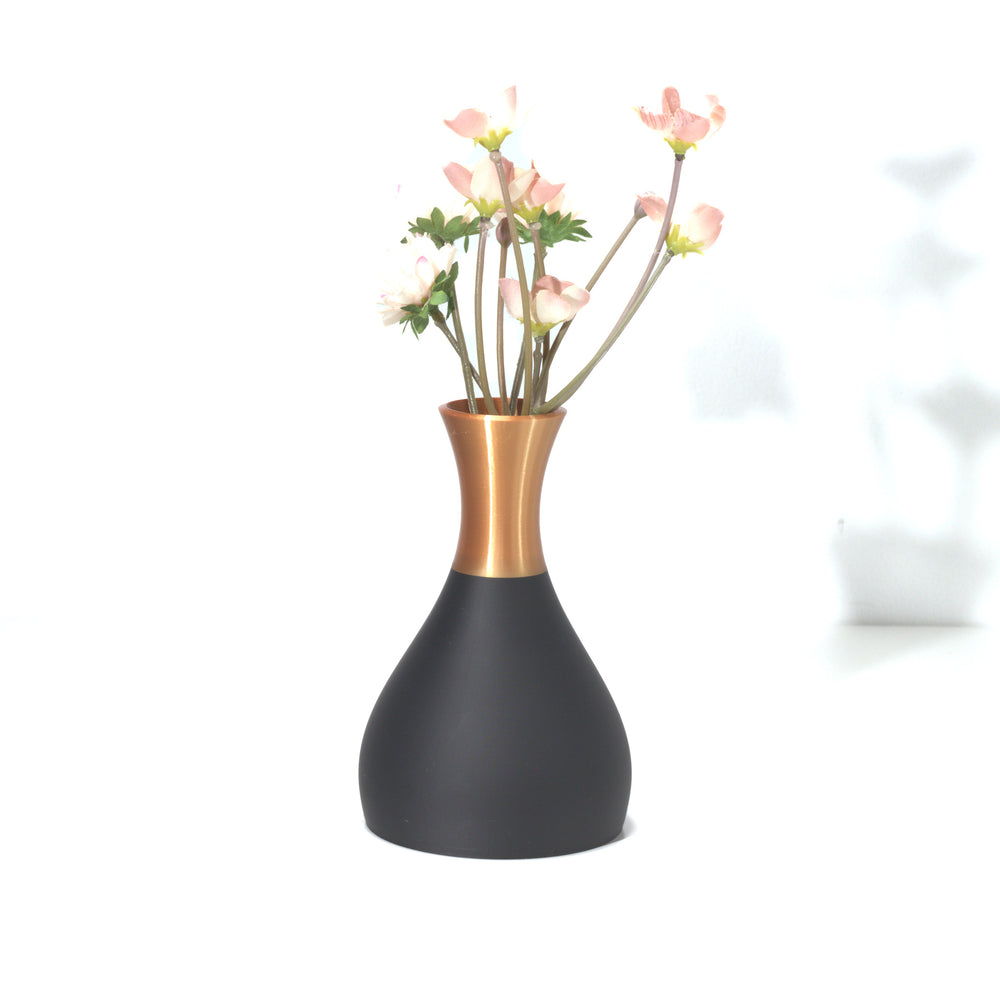 Black Potions Vase with bronze, 3D printed by Mewse